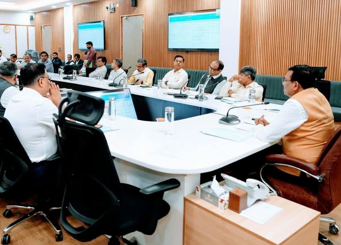 मुख्य सचिव आनंद बर्द्धन ने की अहम बैठक