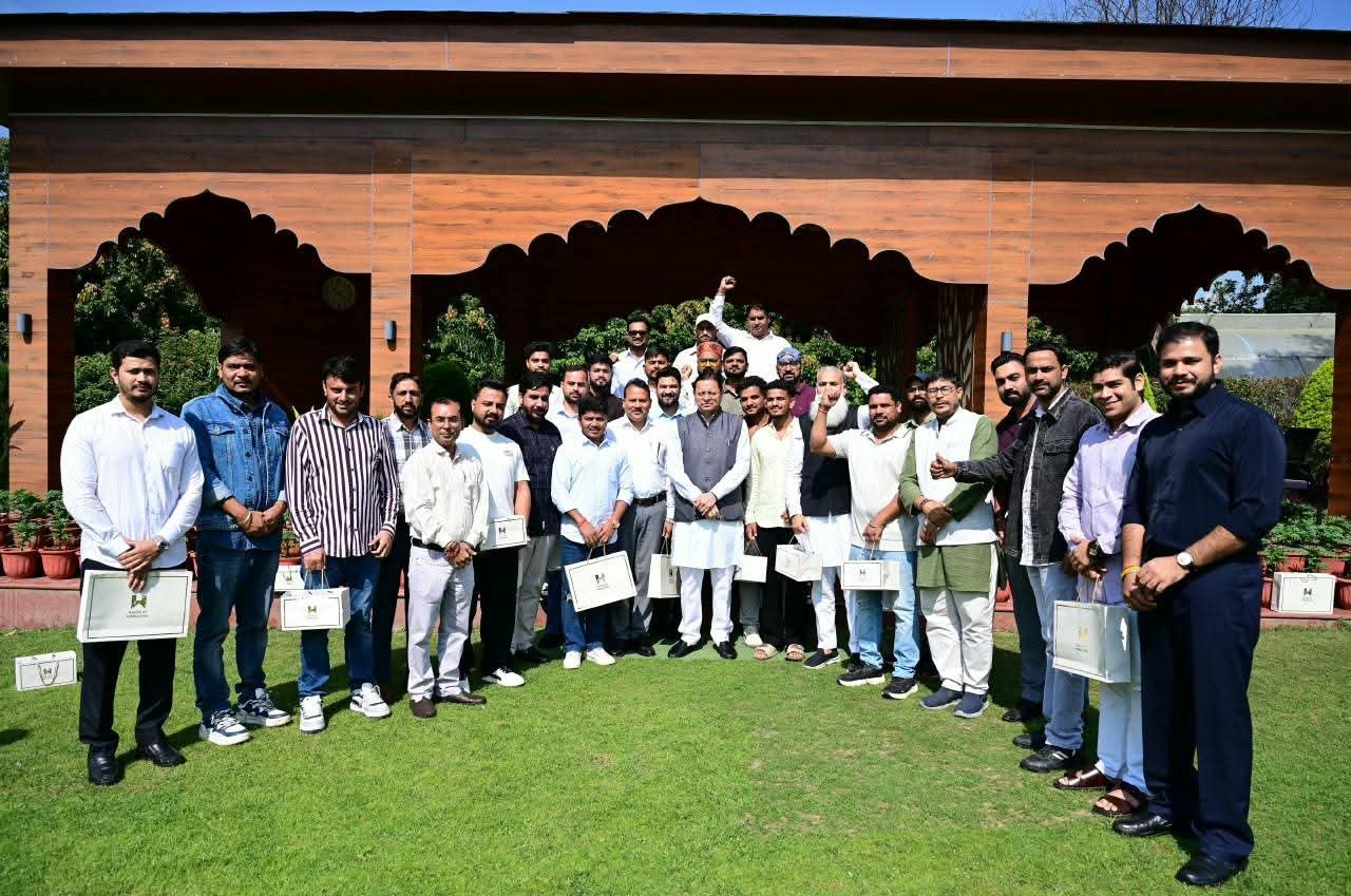 सीएम धामी ने उत्तराखंड भ्रमण पर आए हरियाणा के युवाओं से की मुलाकात