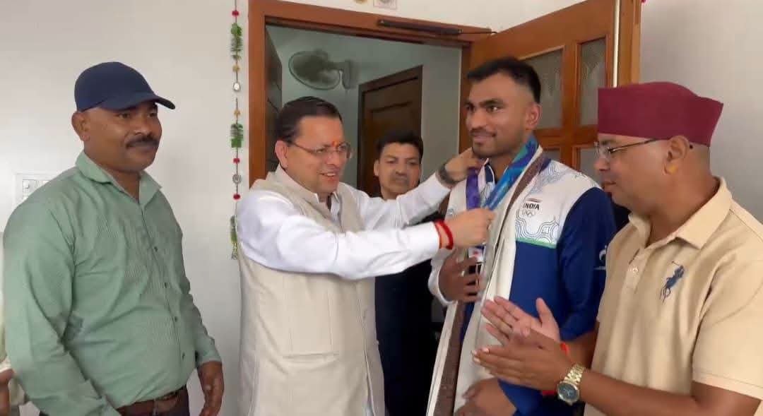 एशियन गेम्स में मेडल जीतने वाले बॉक्सर कपिल पोखरिया का सीएम ने किया सम्मान