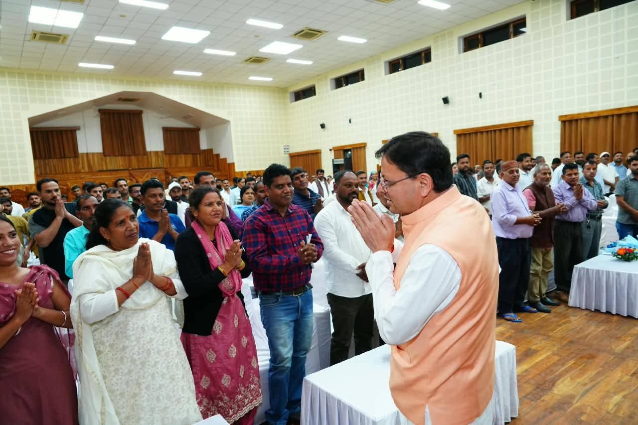 एससी एसटी समुदाय के लोगों से सीएम धामी ने की मुलाकात