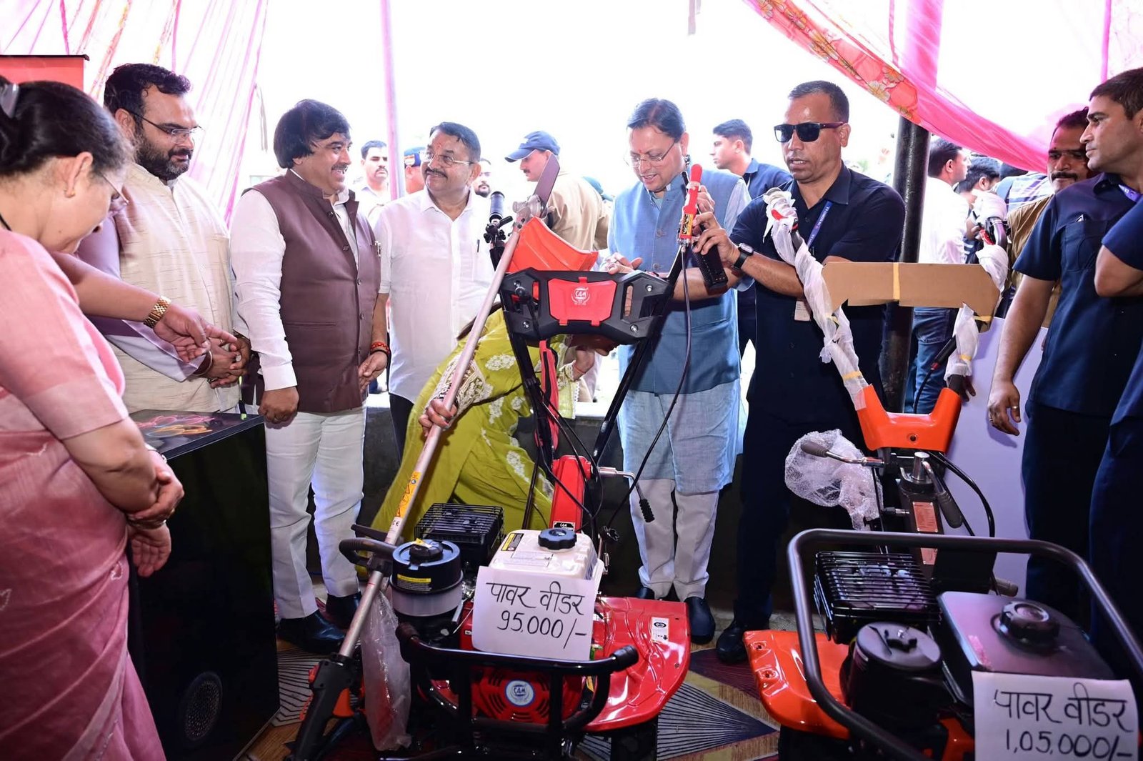 सेवा संकल्प अभियान के बहुउद्देशीय शिविर में शामिल हुए सीएम धामी