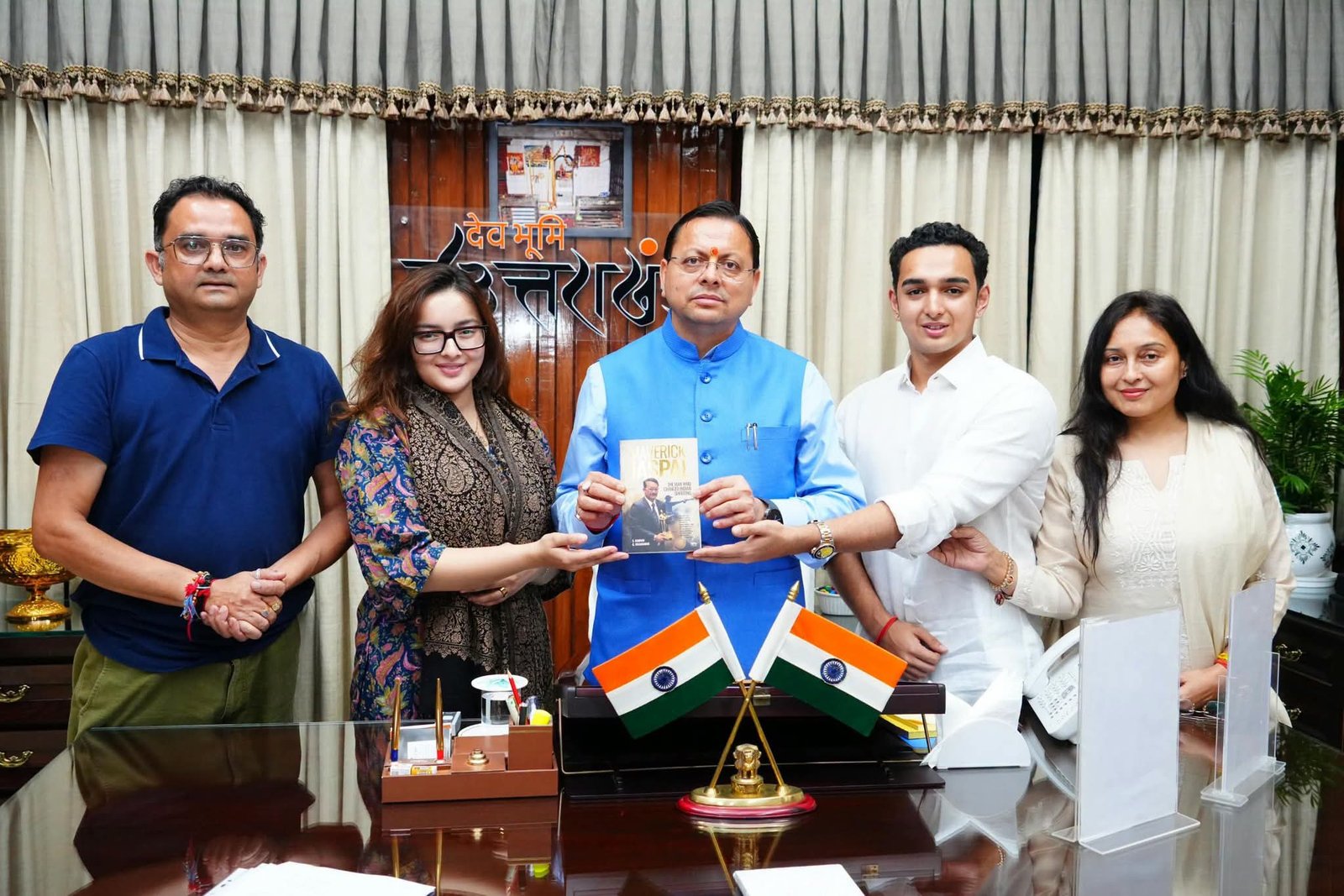 सीएम धामी ने दिवंगत जसपाल राणा की उपलब्धियों पर आधारित पुस्तक का किया विमोचन