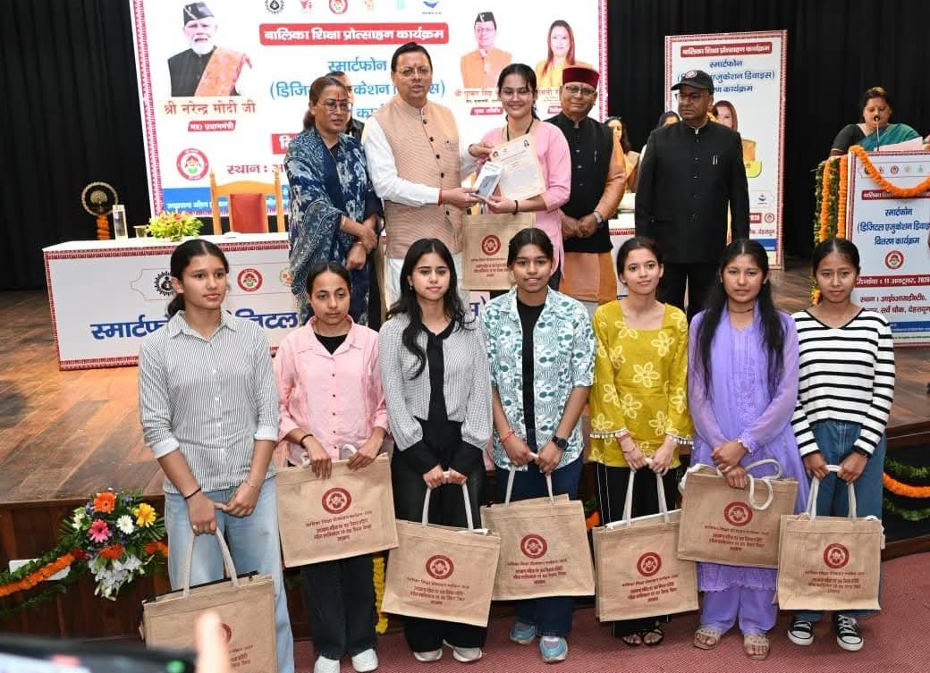 अंतरराष्ट्रीय बालिका दिवस के मौके पर खास कार्यक्रम में शामिल हुए सीएम धामी