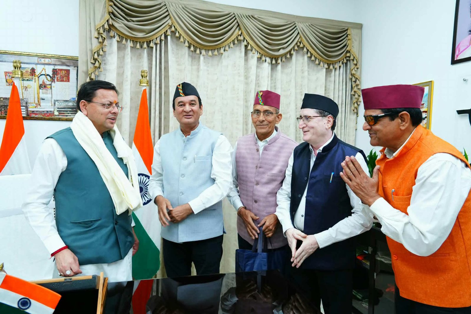 सीएम धामी से मिले उत्तराखंड महापरिषद लखनऊ के प्रतिनिधि