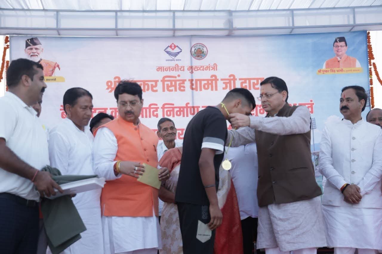 सीएम धामी ने बनबसा के मिनी स्टेडियम में किया विकास योजनाओं का शुभारंभ