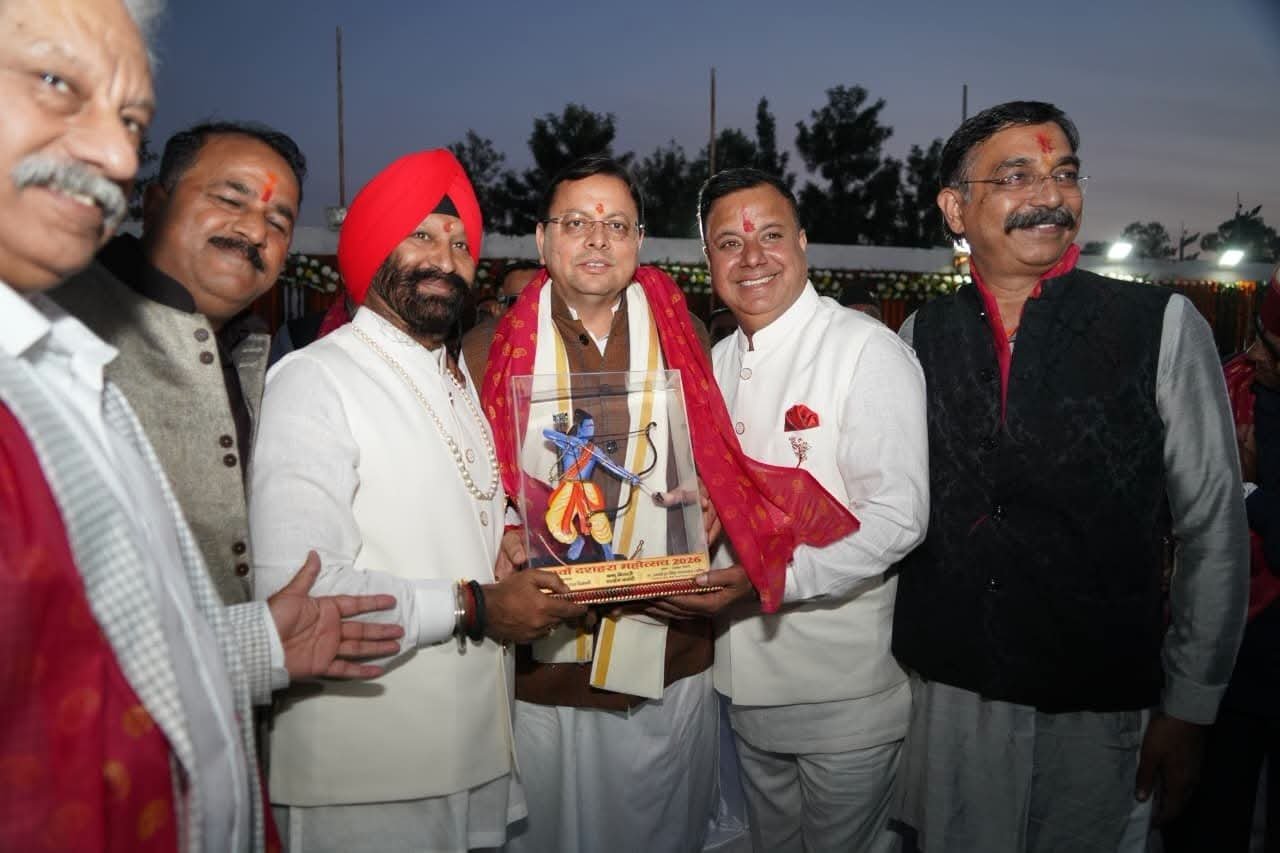 परेड ग्राउंड में सीएम धामी दशहरा उत्सव में शामिल हुए
