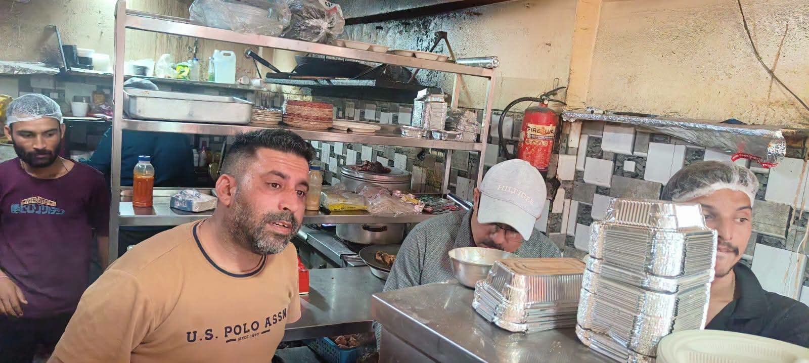 फूड कमिश्नर विनय शंकर पांडेय के निर्देशों पर देहरादून में FDA की बड़ी कार्रवाई, कोर्ट कैंटीन से ढाबों तक छापेमारी, कई प्रतिष्ठानों को नोटिस