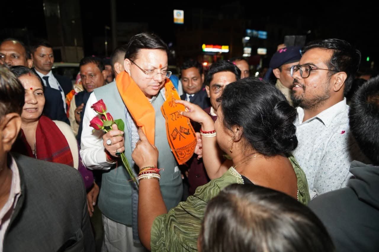 गैरसैंण से लौटते वक्त ऋषिकेश में लोगों से मिले सीएम धामी