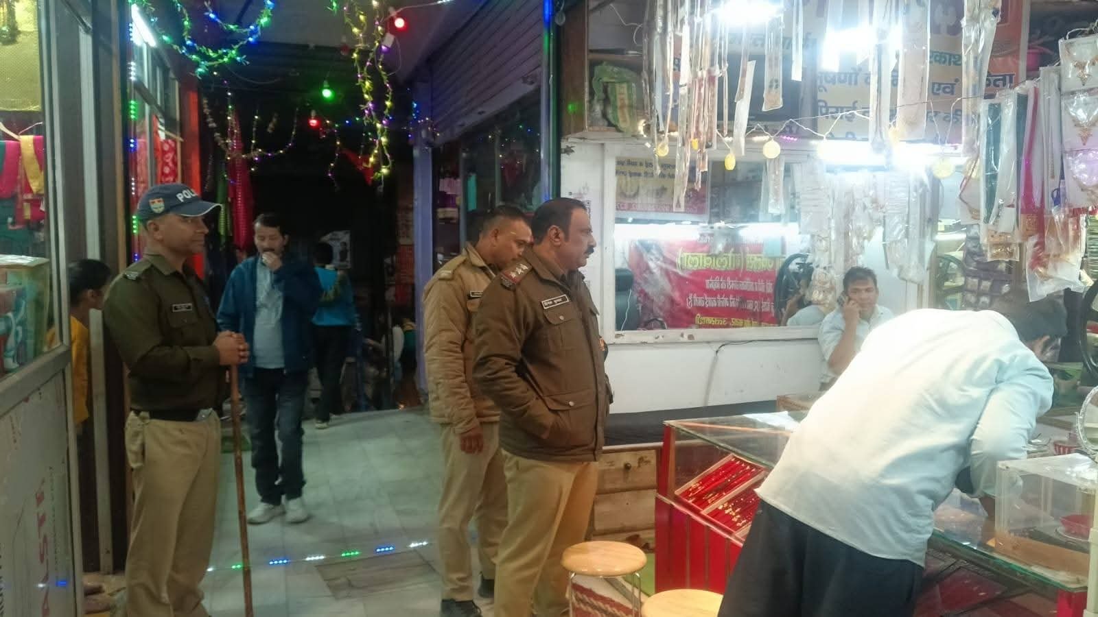 त्योहारी सीजन में सुरक्षा व्यवस्था को लेकर उत्तरकाशी पुलिस सतर्क त्योहारी सीजन में सुरक्षा व्यवस्था को लेकर उत्तरकाशी पुलिस सतर्क