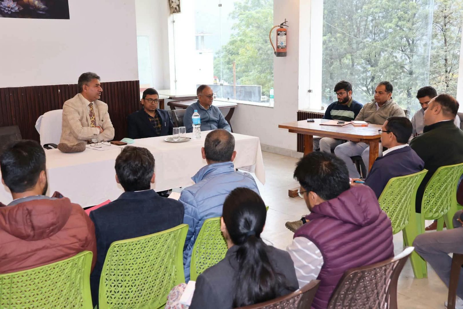 सचिव संस्कृति शिक्षा की चमोली में समीक्षा बैठक