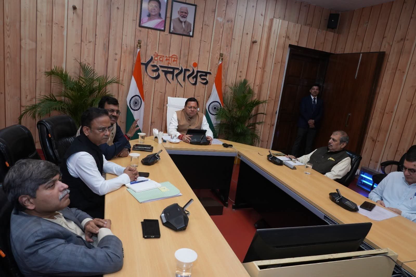 सीएम धामी ने की यूपीसीएल और पिटकुल की समीक्षा बैठक