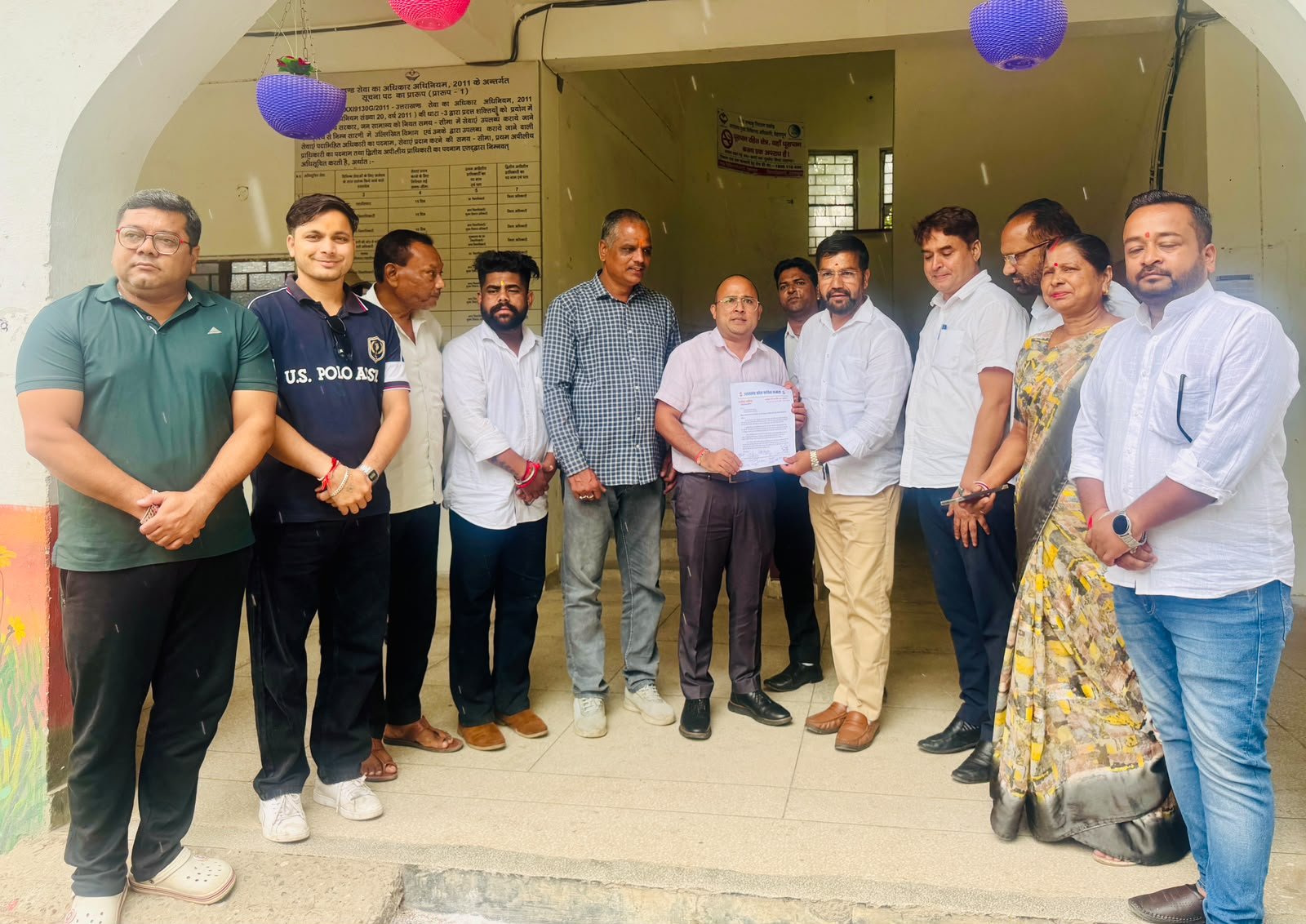 कांग्रेस नेता जयेंद्र रमोला ने त्योहारी सीजन में सीवर का काम रोकने की उठाई मांग, एसडीएम ऋषिकेश को सौंपा ज्ञापन
