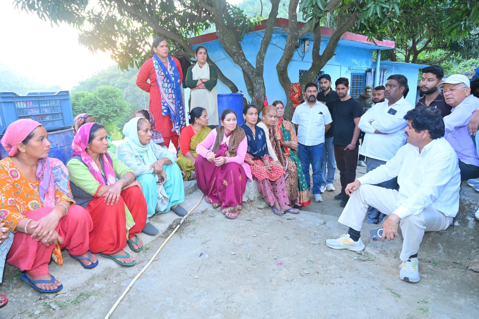आदमखोर के हमले में महिला की मौत, पीड़ित परिवार से मिले गणेश गोदियाल
