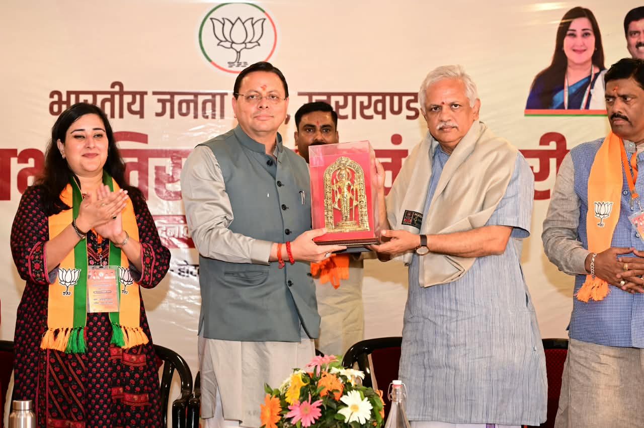 काशीपुर में बीजेपी की अहम बैठक, सीएम धामी हुए शामिल