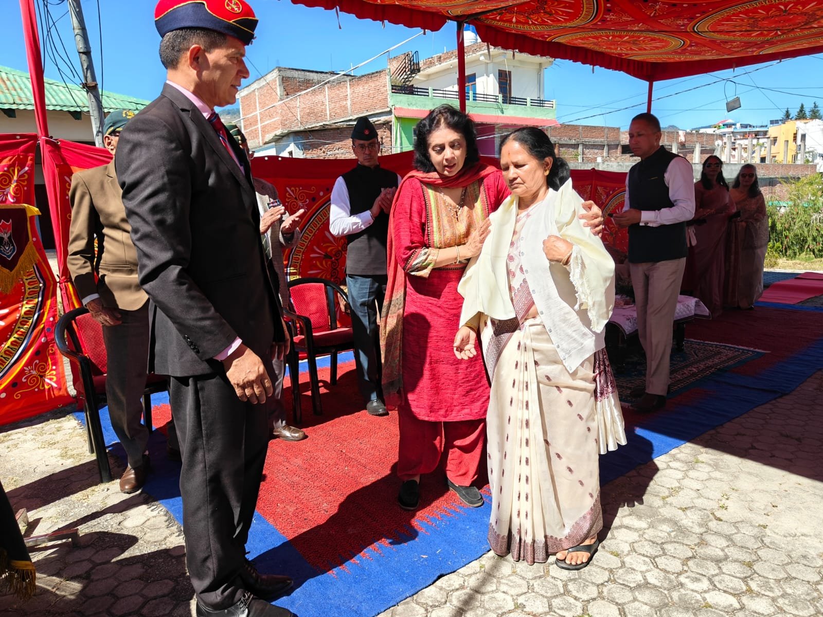 पूर्व सैनिक कल्याण विभाग की सचिव सुकृति लिखी ने पिथौरागढ़ में पूर्व सैनिकों एवं वीर नारियों से की मुलाकात, 14 वीर नारियों को किया सम्मानित